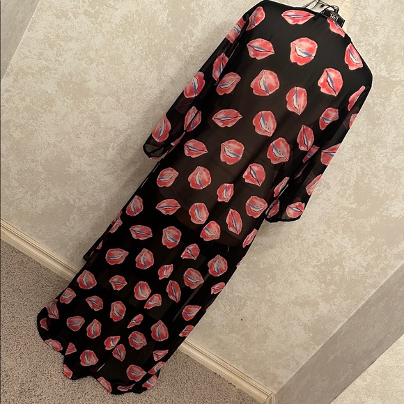 NWT⭐️LIP PRINT KIMONO Black💋LUCKY & BLESSED 3/4 Sleeves Size Small - Picture 6 of 11